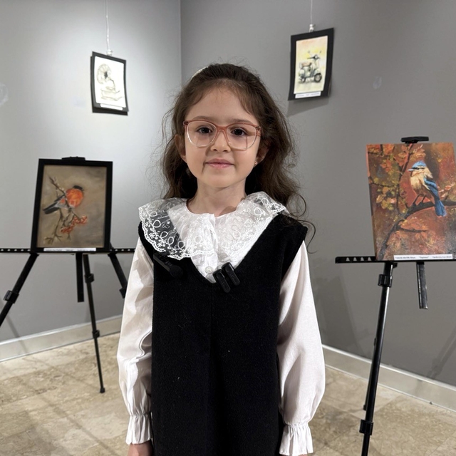 7 yaşındaki İnci, 2'nci resim sergisini açtı