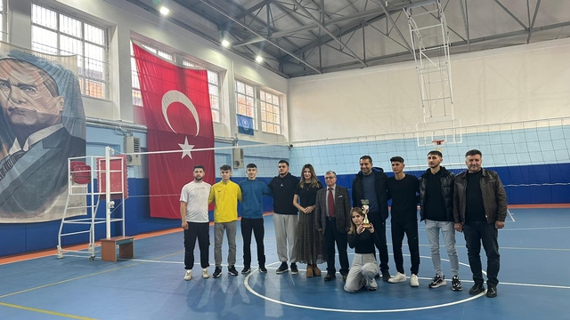 Keban Meslek Yüksekokulu öğrencileri voleybol turnuvasında yarıştı