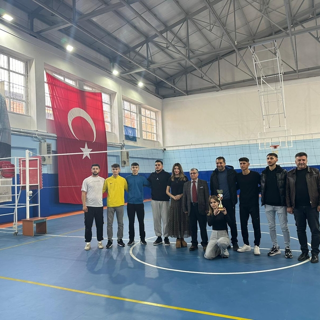 Keban Meslek Yüksekokulu öğrencileri voleybol turnuvasında yarıştı