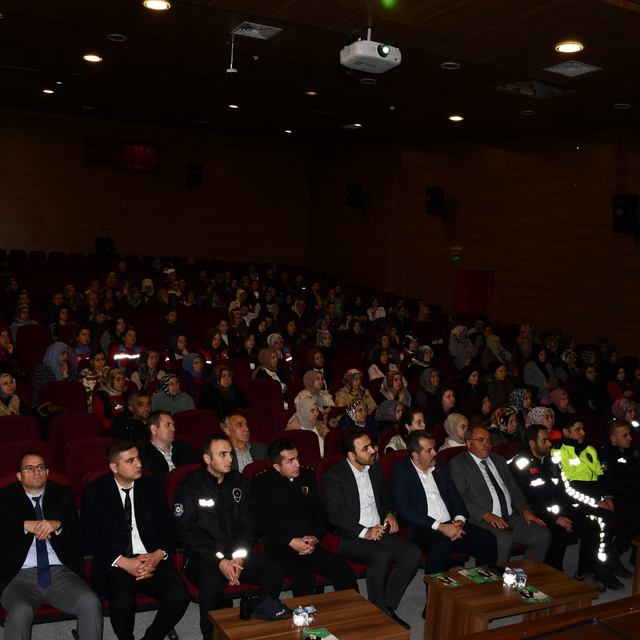 Vezirköprü'de "En İyi Narkotik Polisi Anne" kapsamında seminer düzenlendi