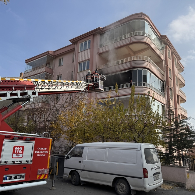 Çankırı'da bir evde çıkan yangında 3 kişi dumandan etkilendi
