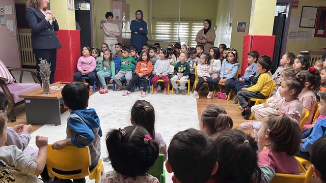 Çankırı'da anaokulu öğrencileri çocuk kitabı yazarı Betül Mülayim ile buluştu