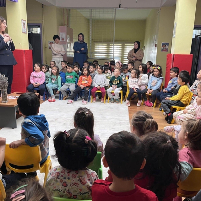 Çankırı'da anaokulu öğrencileri çocuk kitabı yazarı Betül Mülayim ile buluş...