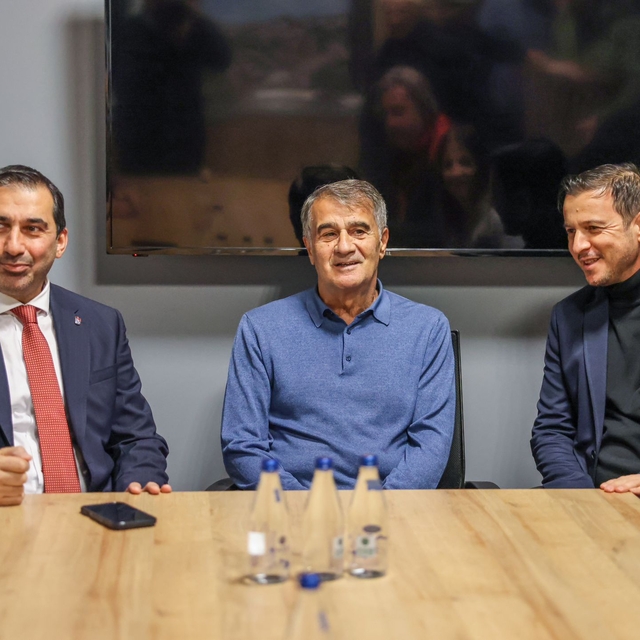 Trabzonspor Teknik Direktörü Şenol Güneş, futbolcuların çalışmasından memnu...