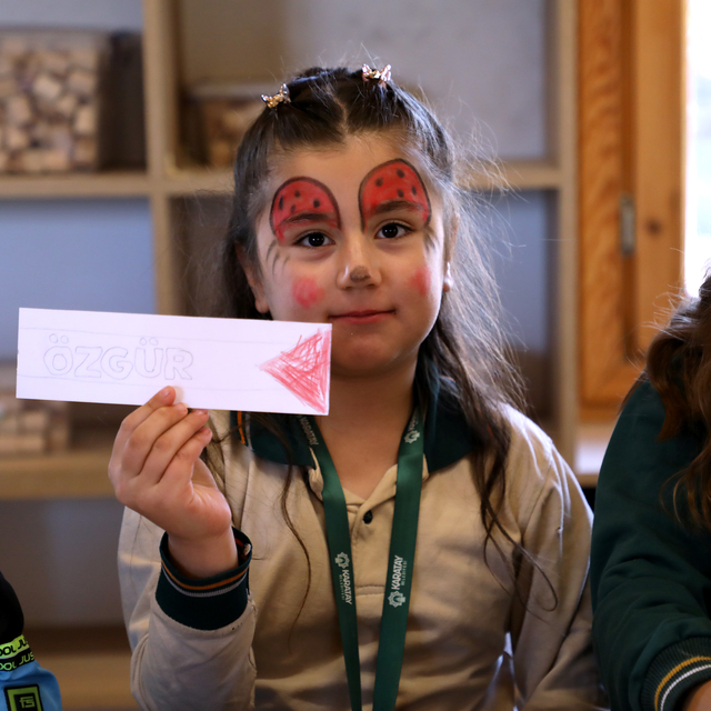 Konya'da öğrenciler, Dünya Çocuk Hakları Günü'nde Filistinli çocukları unut...