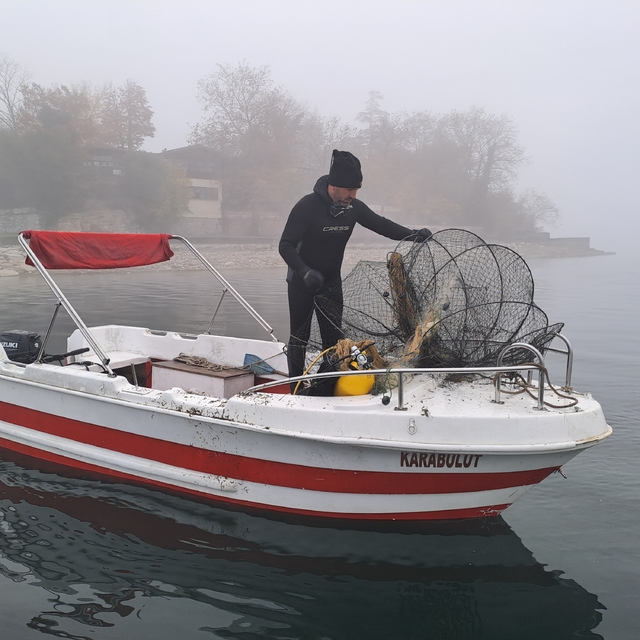 Sapanca Gölü "hayalet ağ"lardan temizleniyor