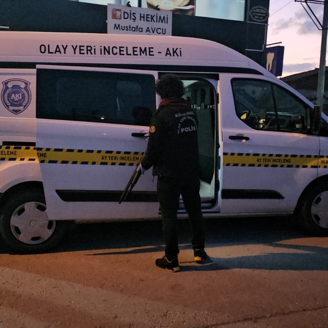 Çorum'da pompalı tüfeğin kazara ateş alması sonucu 2 kişi yaralandı