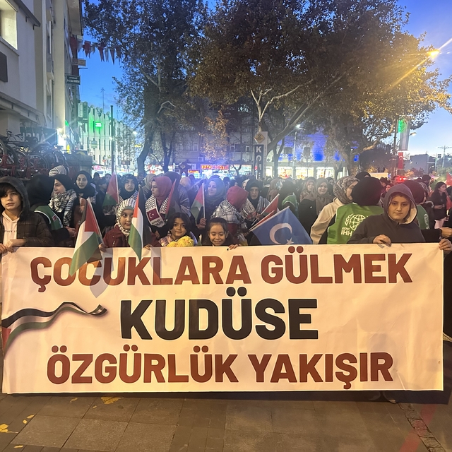 Konya'da Filistinli çocuklara destek yürüyüşü düzenlendi