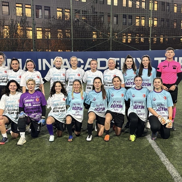 Tekirdağ'da kadın muhtarlar öğrencilere burs sağlamak için futbol oynadı