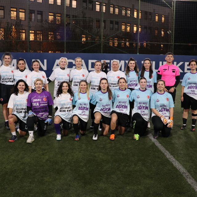 Tekirdağlı kadınlar, ihtiyaç sahibi öğrencilere burs vermek için halı sahad...