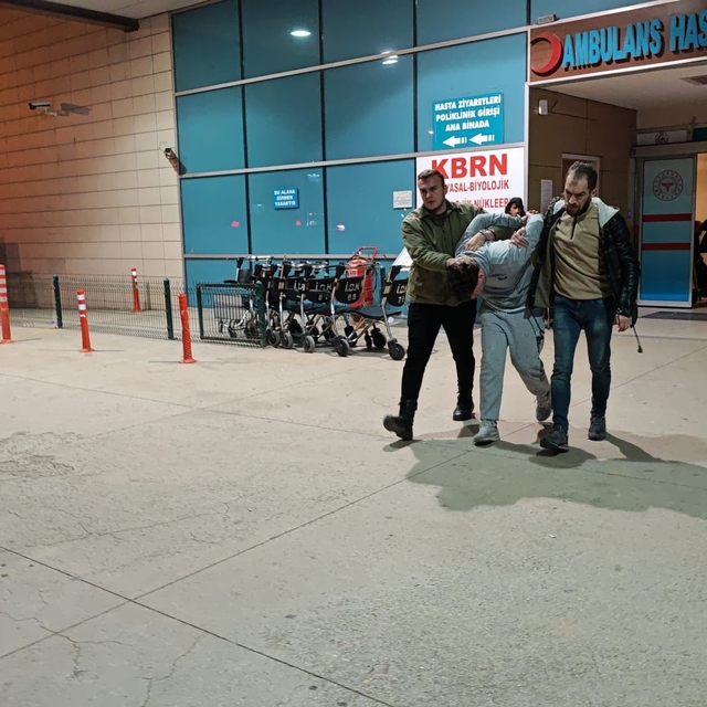 Bursa'da kamyonetin çarptığı polis memuru yaralandı