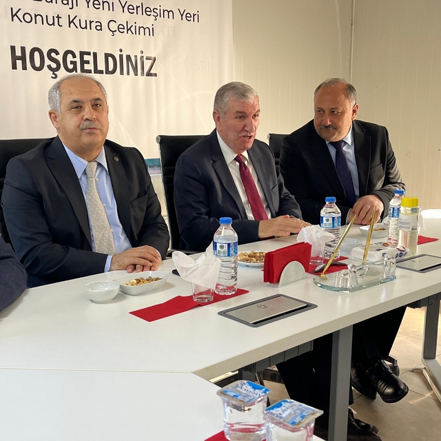 Salıpazarı Barajı projesinden etkilenen vatandaşlar için inşa edilen konutl...