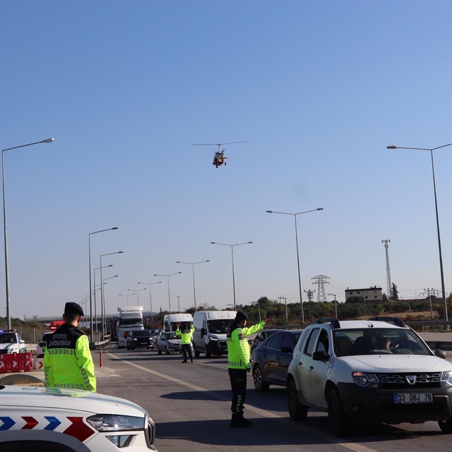 Mersin'de jandarma ekipleri "cayrokopter" ile trafik denetimi yaptı