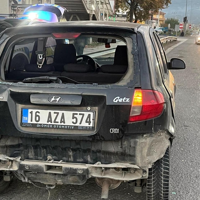 Pamukova'da tıra çarpan otomobildeki 1 kişi yaralandı