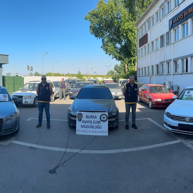 'Change oto' operasyonunda 10 milyon TL değerinde 15 otomobile el konuldu;...