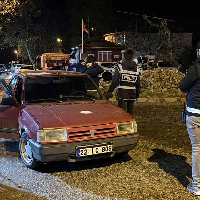 Edirne'de polis ekipleri asayiş ve trafik denetimi yaptı