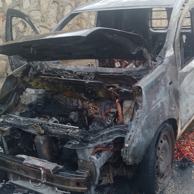 Serik'te hafif ticari araçta seyir halindeyken yangın çıktı