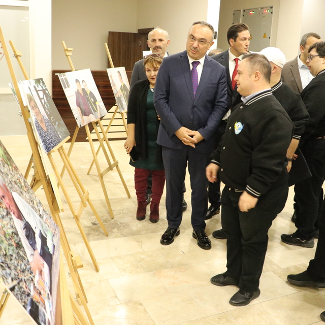 Tekirdağ'da "down sendromluların gözünden" fotoğraf sergisi açıldı