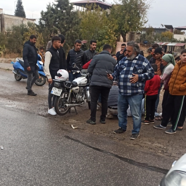 Otomobille çarpışan motosikletin sürücüsü yaralandı