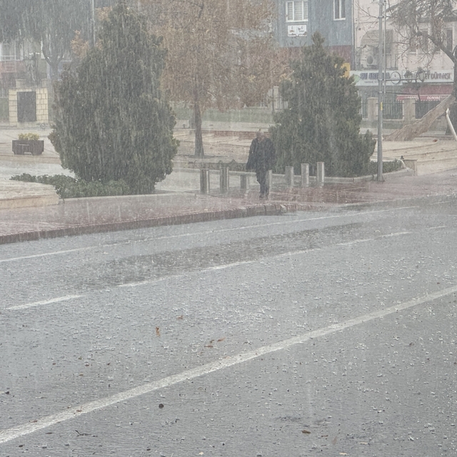 Trakya'da sağanak ve fırtına yer yer etkili oluyor