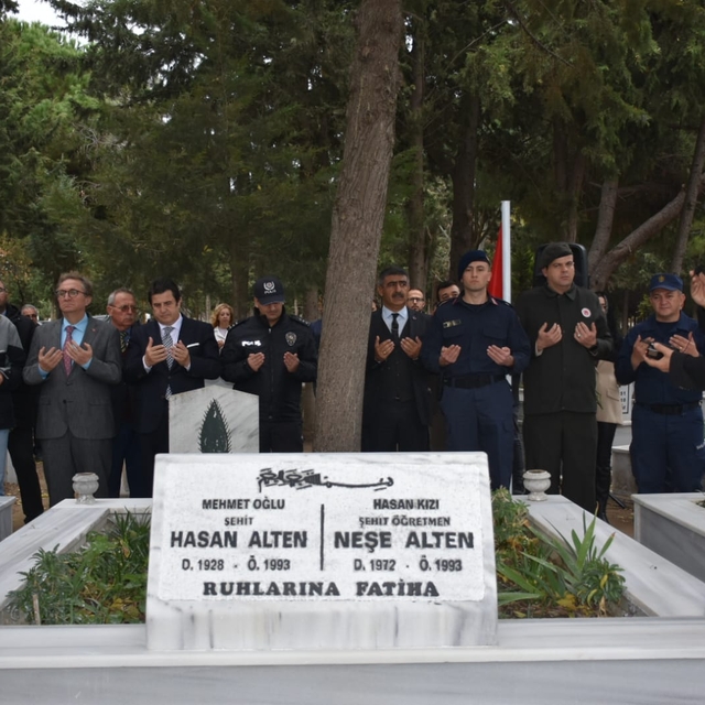 Tekirdağ'da şehit öğretmen Neşe Alten ve babası kabirleri başında anıldı