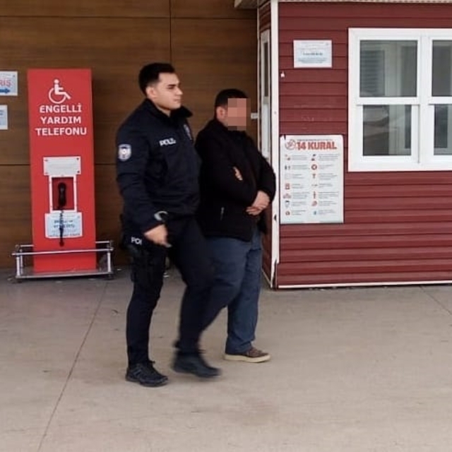 Eşini başına çekiçle vurup yaraladığı öne sürülen şüpheli, adli kontrolle s...