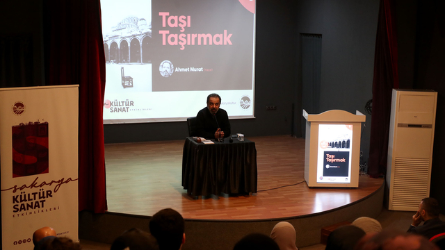 Yazar Özel, Sakarya'da söyleşiye katıldı