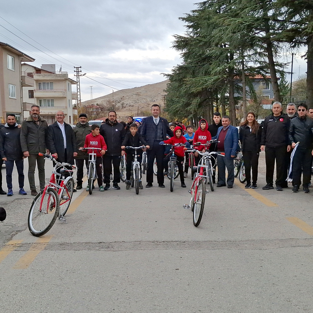 Beypazarı'nda "24 Kasım Öğretmen Günü" dolayısıyla pedal çevirdiler