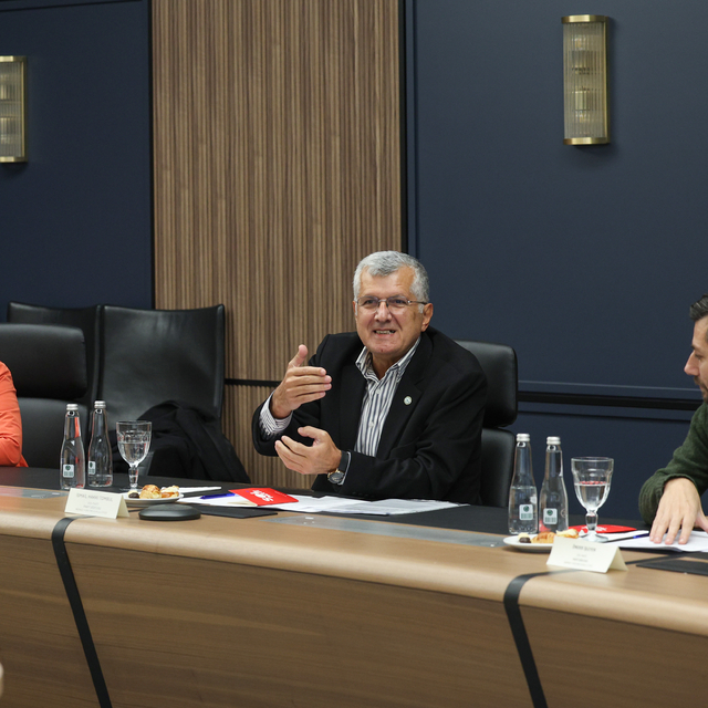 CHP Genel Başkanı Özel, Sol Parti heyetiyle görüştü