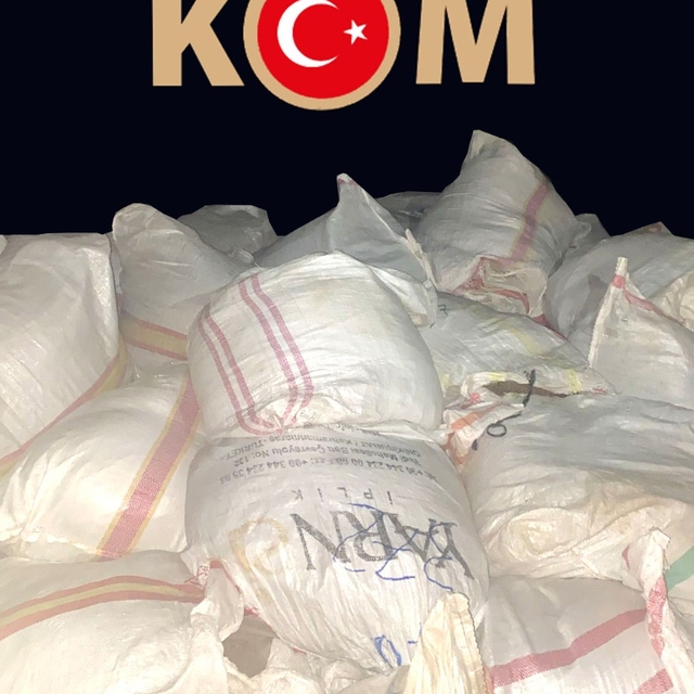 Kocaeli'de 5 ton kaçak tütün ele geçirildi