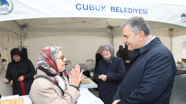 Çubuk'ta üniversite öğrencilerine burs sağlamak amacıyla kermes açıldı