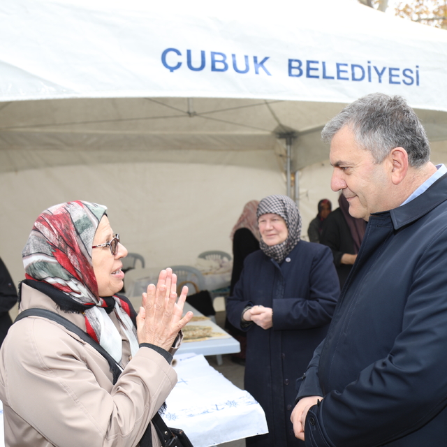 Çubuk'ta üniversite öğrencilerine burs sağlamak amacıyla kermes açıldı