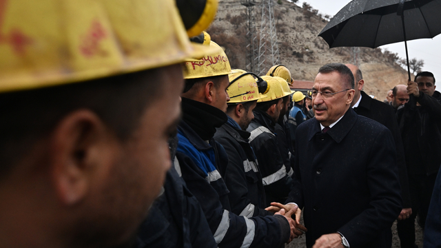 TBMM Dışişleri Komisyonu Başkanı Oktay, Çayırhan Termik Santrali'ndeki madencileri ziyaret etti: