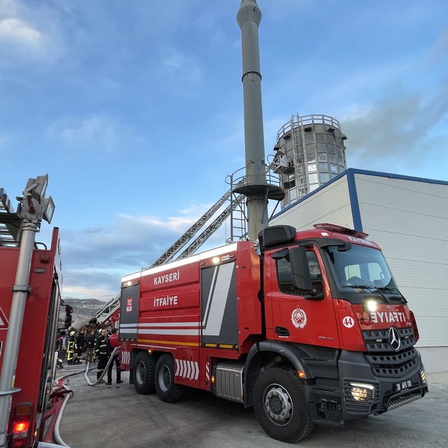 Kayseri'de talaş silosunda çıkan yangın söndürüldü
