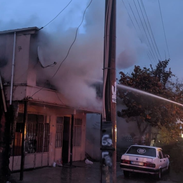Sakarya'da evinde yangın çıkan çocuk hafif yaralandı
