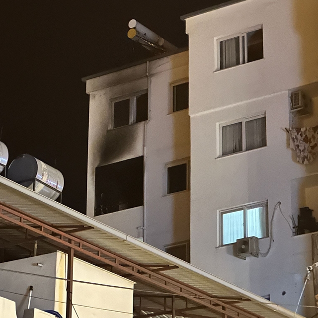 Hatay'da evde çıkan yangında 2 kişi dumandan etkilendi