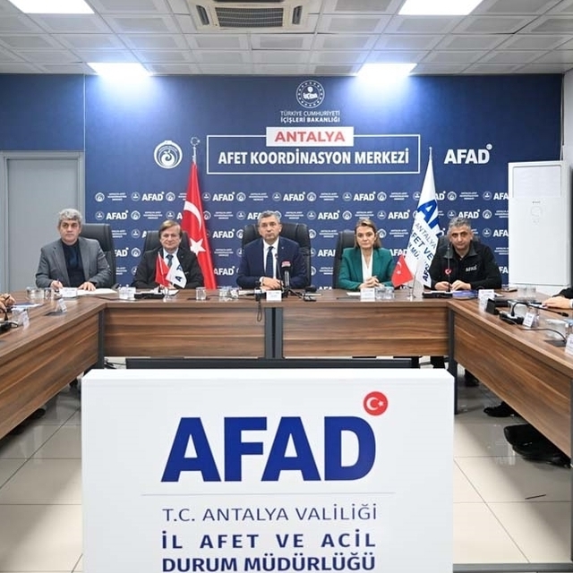 Antalya Valisi Şahin, kentteki "turuncu" kodlu yağış uyarısına ilişkin konu...