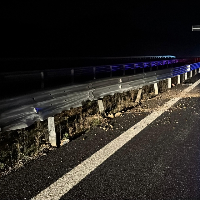 Kuzey Marmara Otoyolu'nda bariyere çarpan otomobildeki 2 kişi yaralandı
