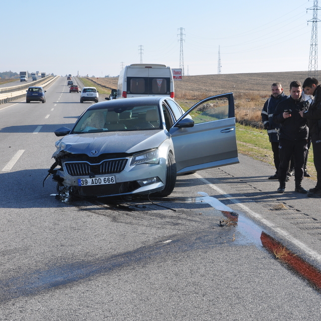 Kırklareli'nde bariyere çarpan otomobilin sürücüsü yaralandı