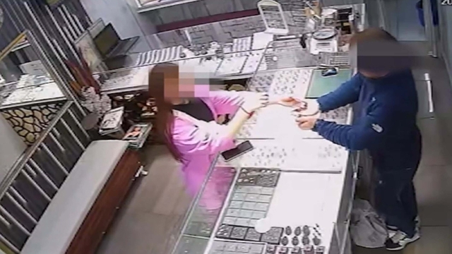 Düşük ayarlı altınla 12 kuyumcuyu dolandırdılar