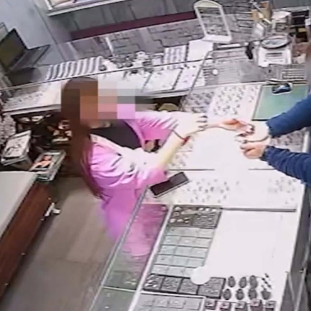 Düşük ayarlı altınla 12 kuyumcuyu dolandırdılar