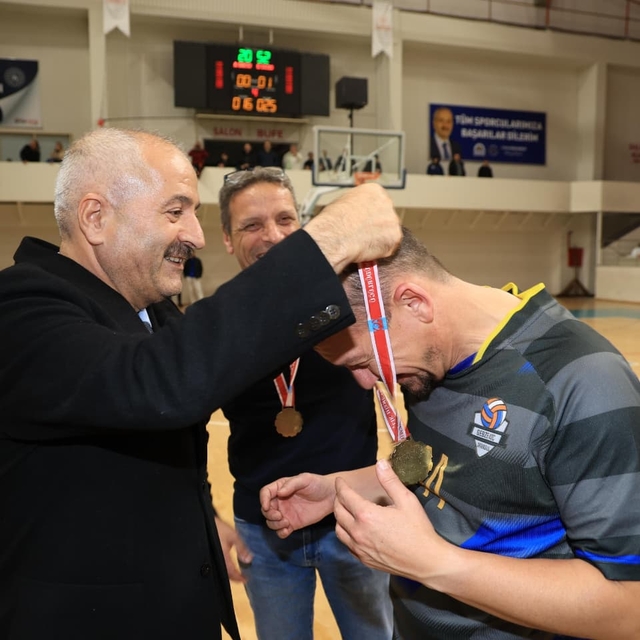 Gebze'de öğretmenler voleybol turnuvasında buluştu