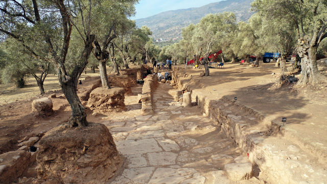 Nysa'daki "ibadet yolu" eskisi gibi Pluto Kore Tapınağı'na çıkacak