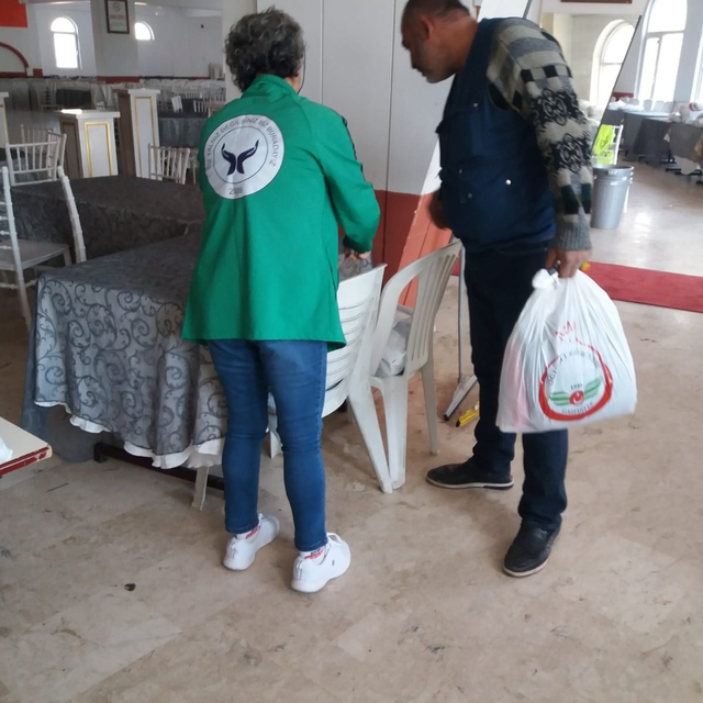 İzmir'deki kadınlardan Oğuzelili 250 aileye yardım