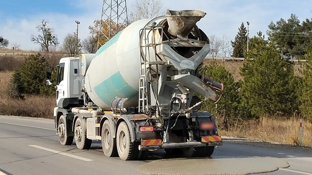 Kırklareli'nde kara yoluna beton döken firmaya 106 bin 229 lira ceza kesildi