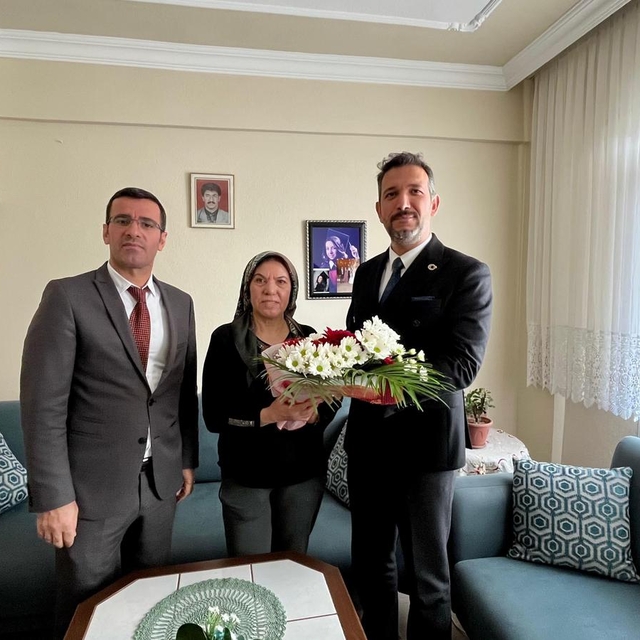 Şehit öğretmen Mustafa Karınca, Sarıgöl'deki kabri başında anıldı