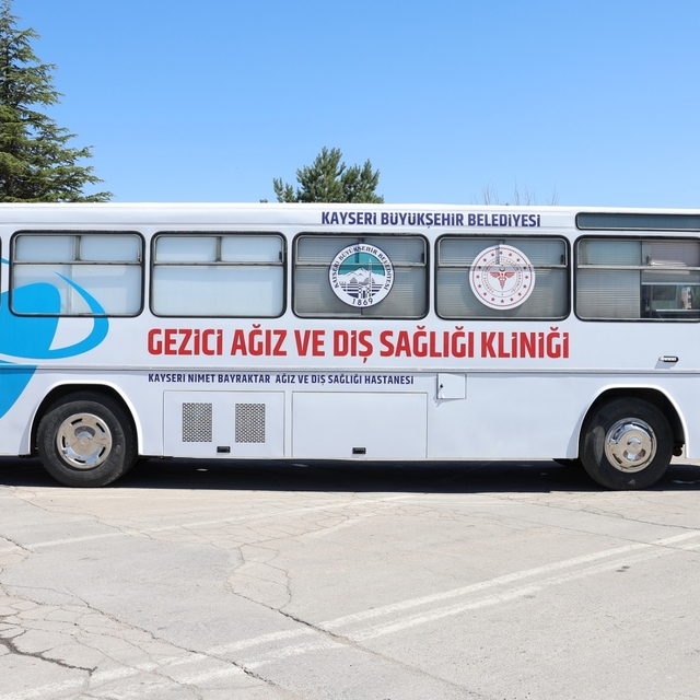 Büyükşehir Belediyesinin gezici ağız ve diş sağlığı kliniğinden 1082 vatand...