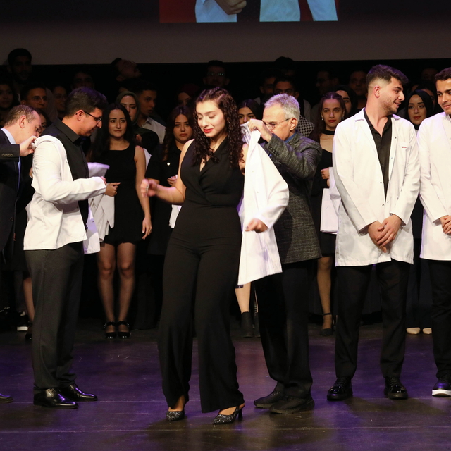 GAÜN Diş Hekimliği Fakültesi öğrencileri beyaz önlüklerini giydi