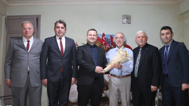 Of Kaymakamı Demirer'den emekli öğretmene ziyaret