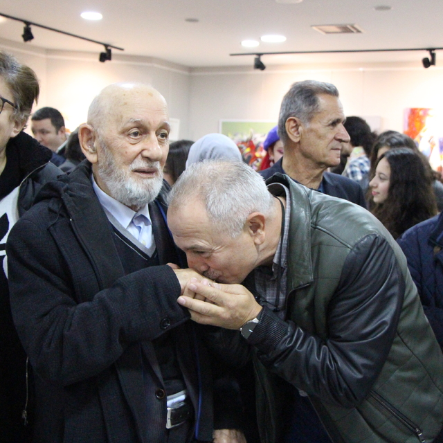 42 emekli öğretim görevlisi yıllar sonra 'Öğretmenler Günü' için bir araya...